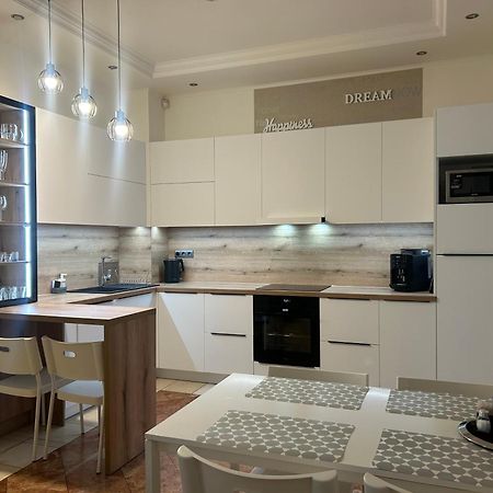Leo Apartment Obchodna - Family Bratislava Luaran gambar