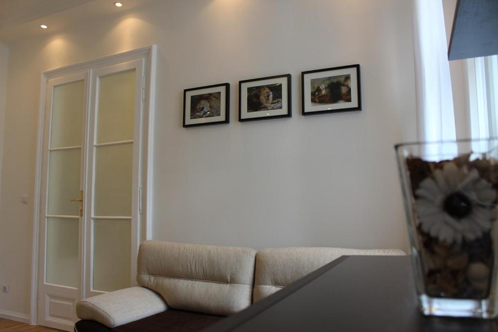Leo Apartment Obchodna - Family Bratislava Luaran gambar