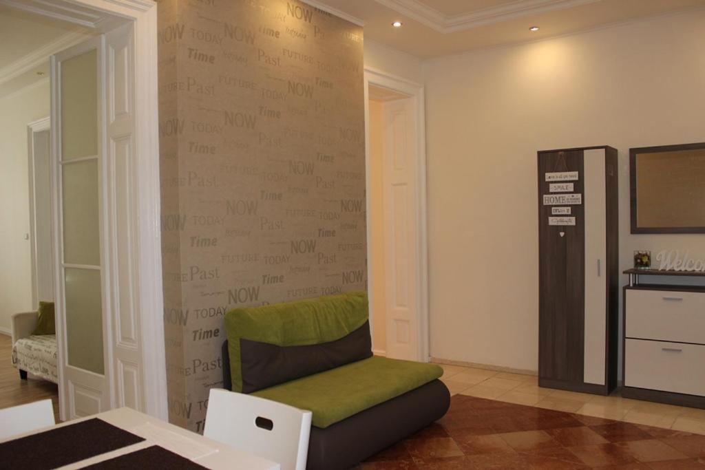 Leo Apartment Obchodna - Family Bratislava Luaran gambar